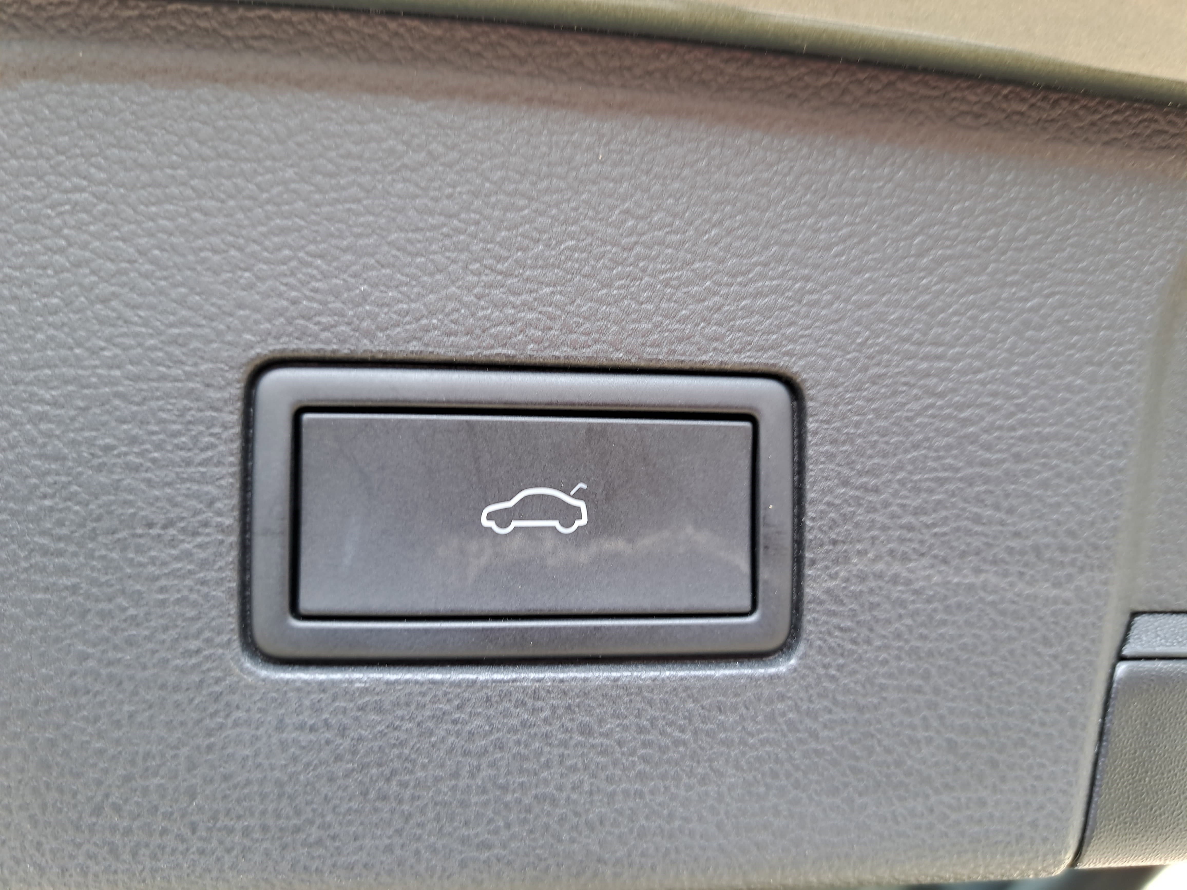 Used 2024 Volkswagen Atlas Peak Edition SE image 15