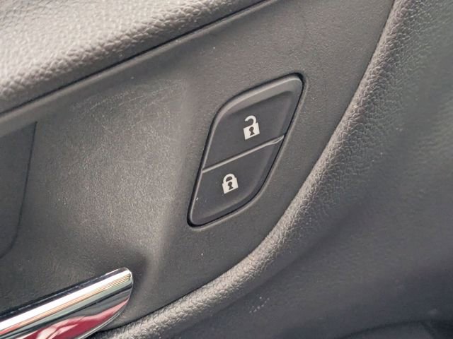 Used 2025 Chevrolet Trax LT w/ LT Convenience Package image 11