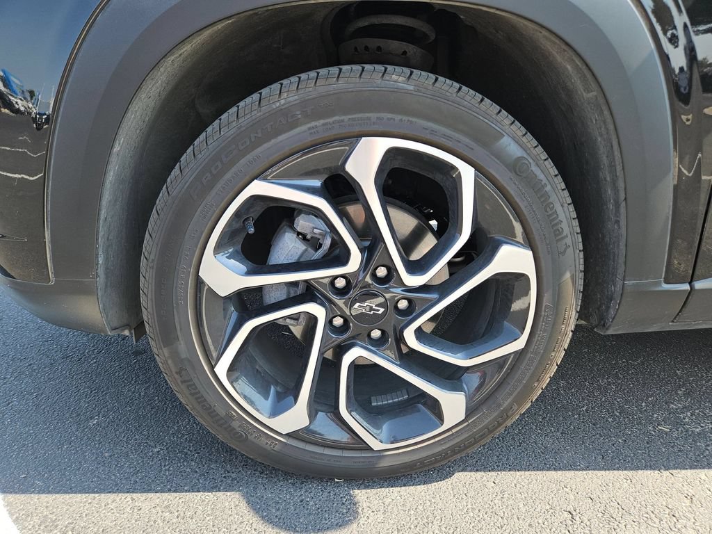 Certified 2026 Chevrolet Trax RS w/ Sunroof Package FWD image 32