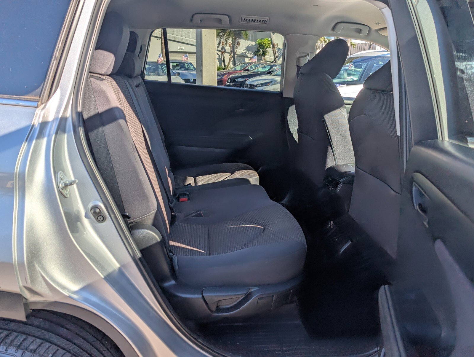 Used 2022 Toyota Highlander LE image 17