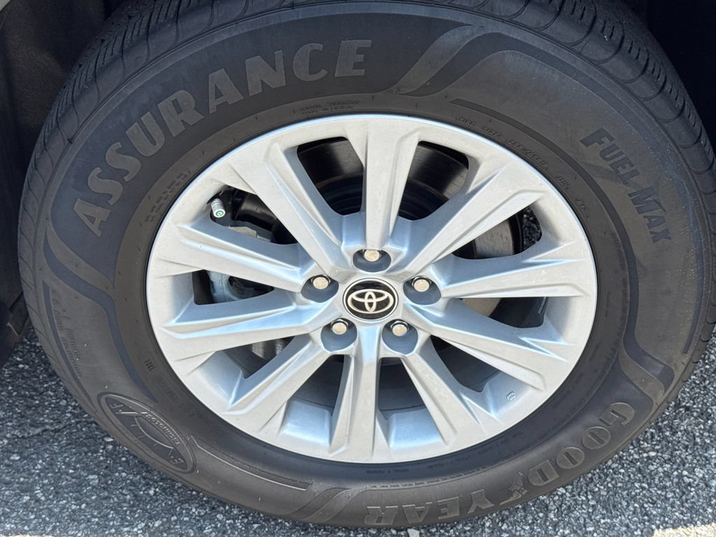 Used 2024 Toyota Grand Highlander XLE FWD image 22