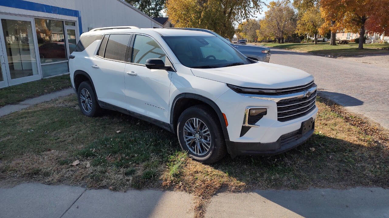 New 2025 Chevrolet Traverse LT w/ Driver Confidence Package image 2