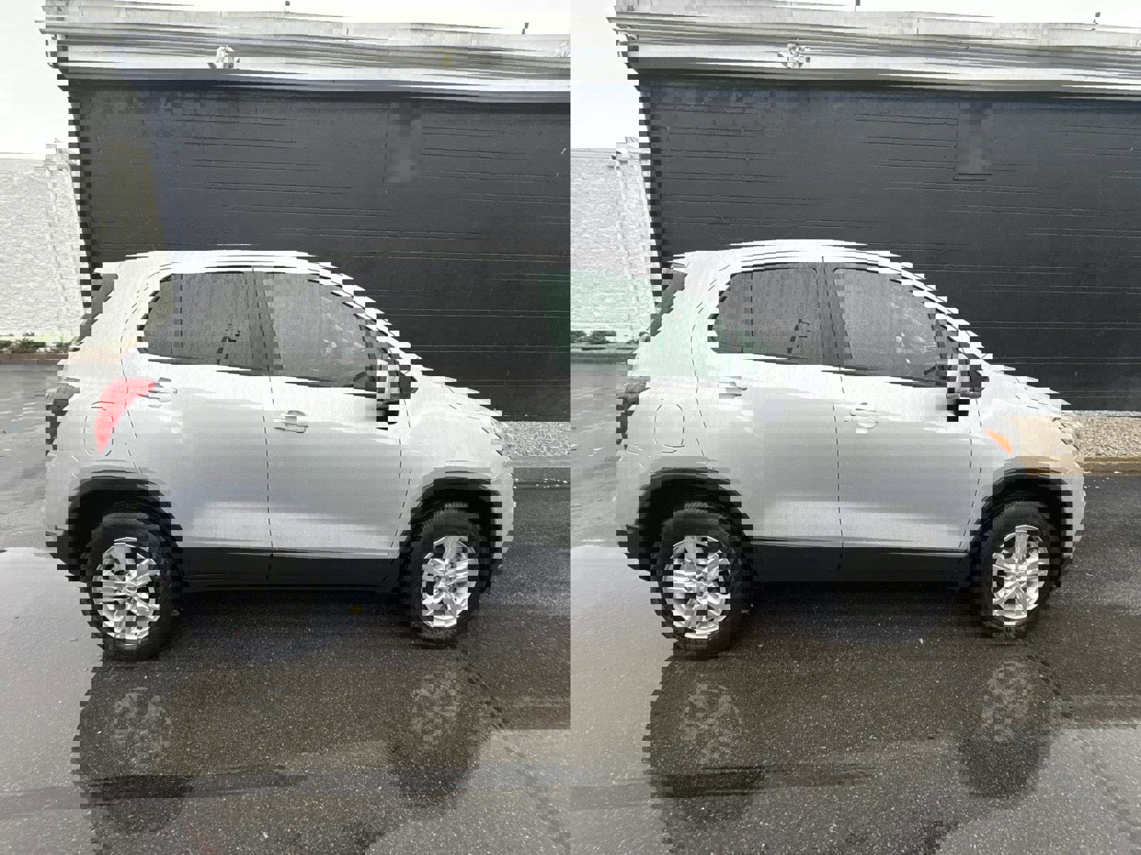 Used 2022 Chevrolet Trax LS w/ Tint and Cruise Package image 3