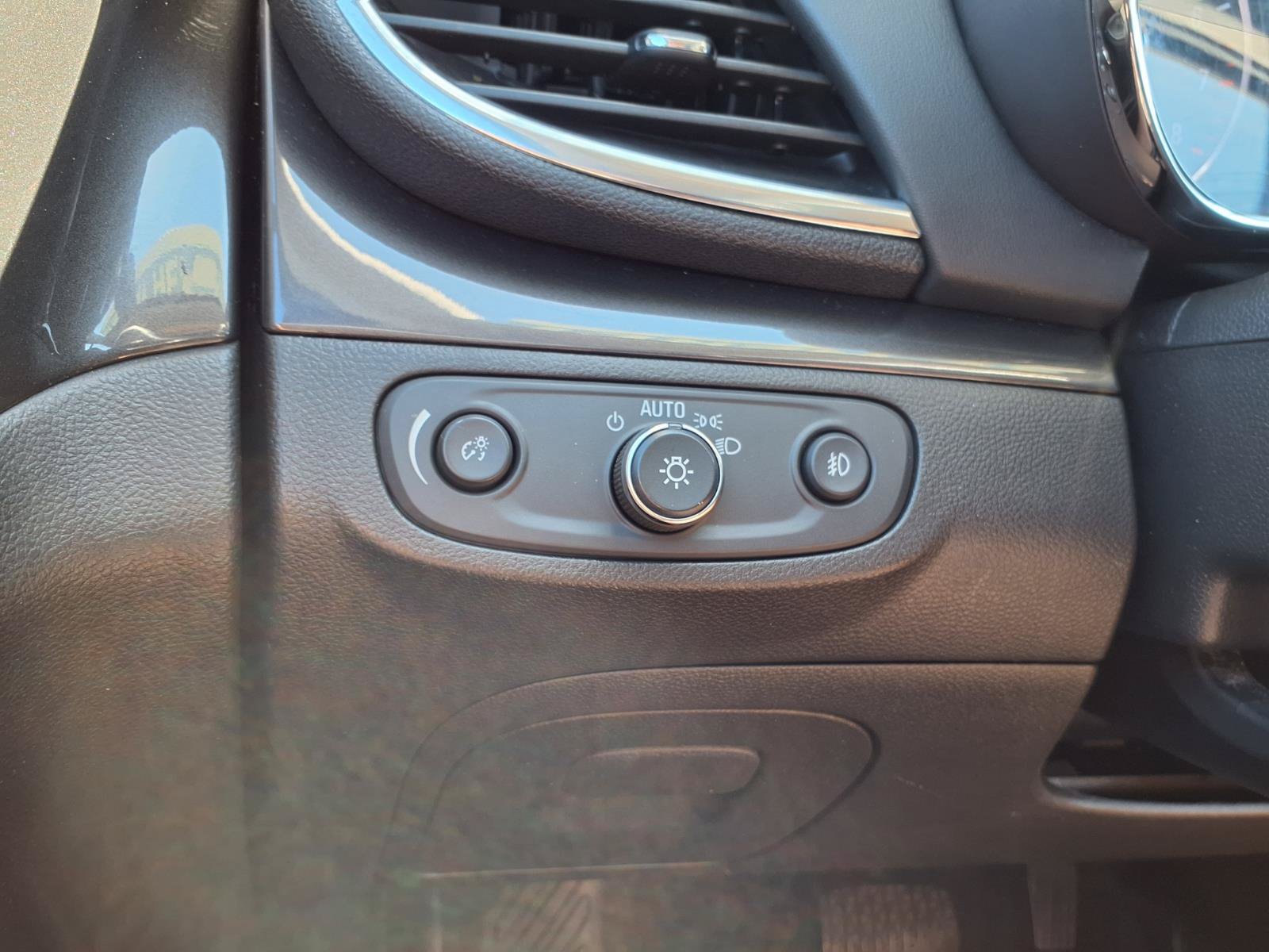 Used 2018 Buick Encore Preferred FWD image 18