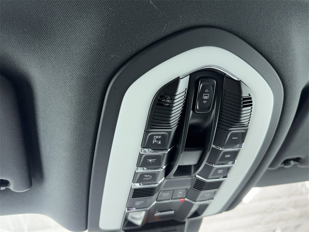 Used 2021 Porsche Macan S image 37