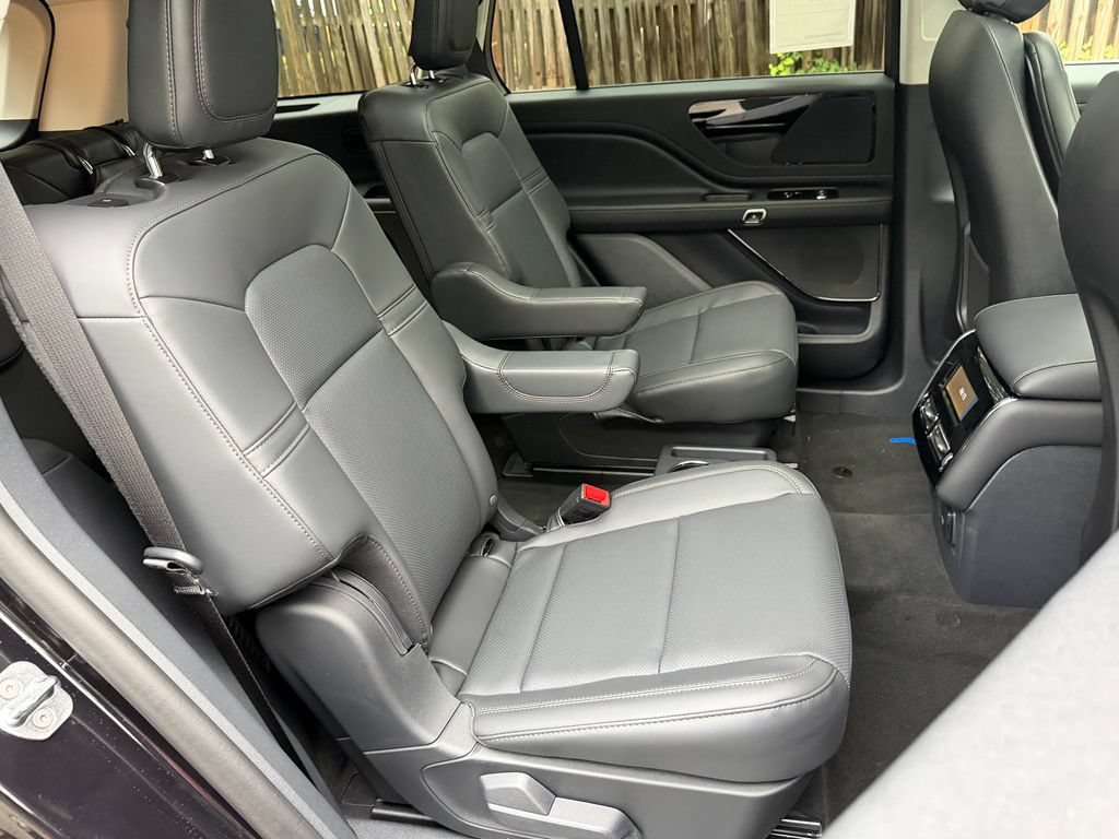 New 2026 Lincoln Aviator AWD image 20