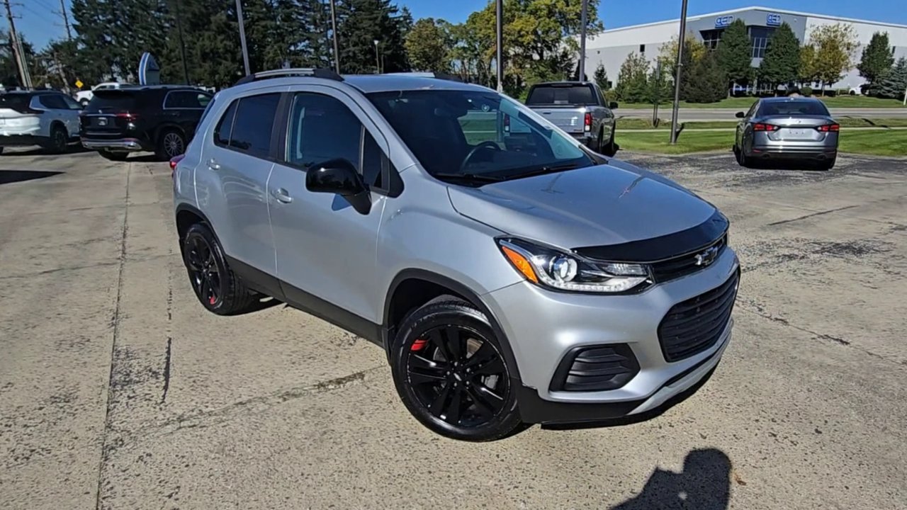 Certified 2021 Chevrolet Trax LT w/ Redline Edition AWD/4WD image 2