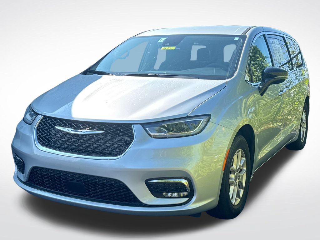 Used 2024 Chrysler Pacifica Touring-L FWD image 6