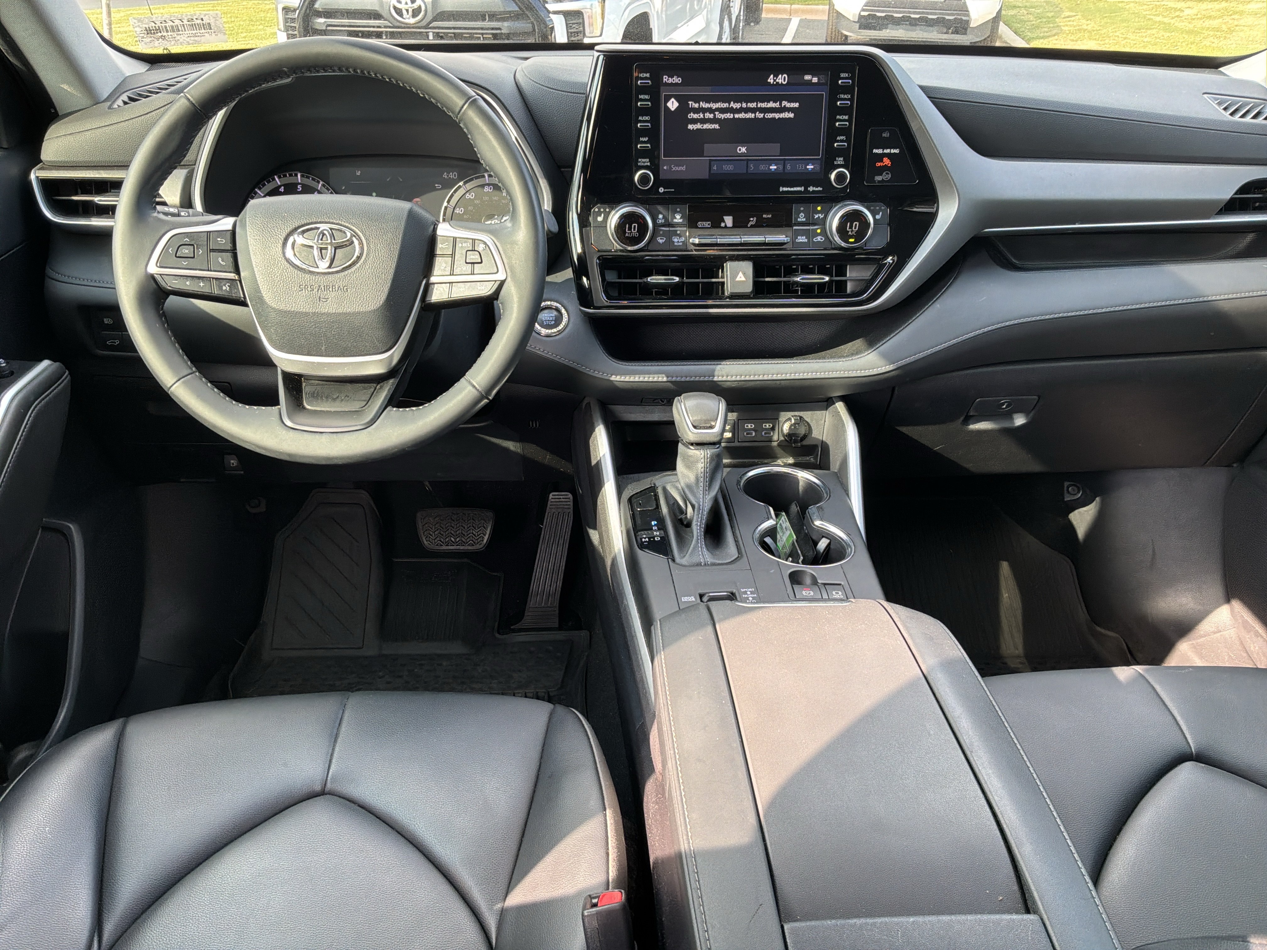 Used 2022 Toyota Highlander XLE FWD image 29