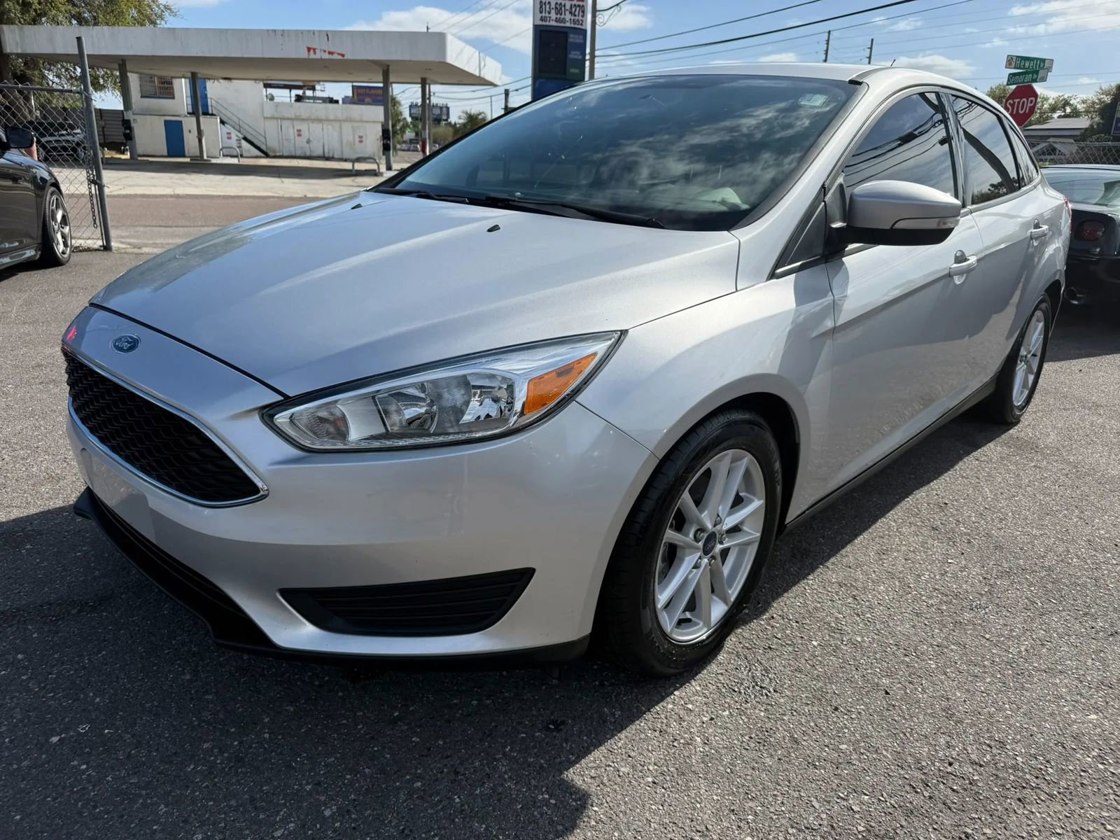 Used 2016 Ford Focus SE FWD image 1