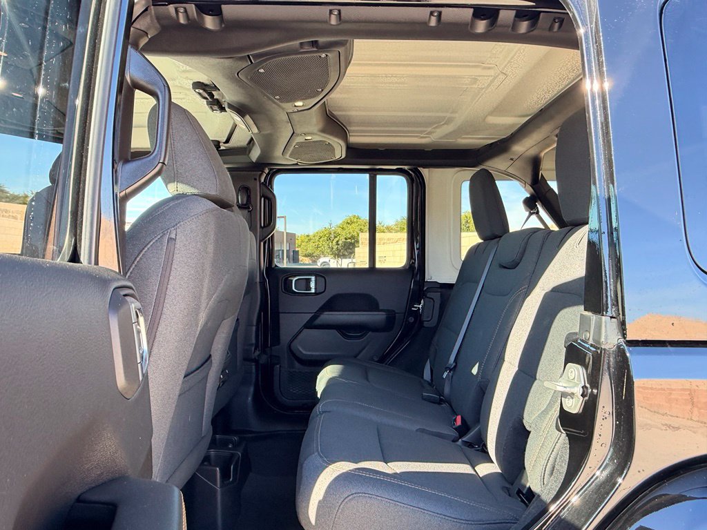 Used 2025 Jeep Wrangler Unlimited Sahara AWD/4WD image 18