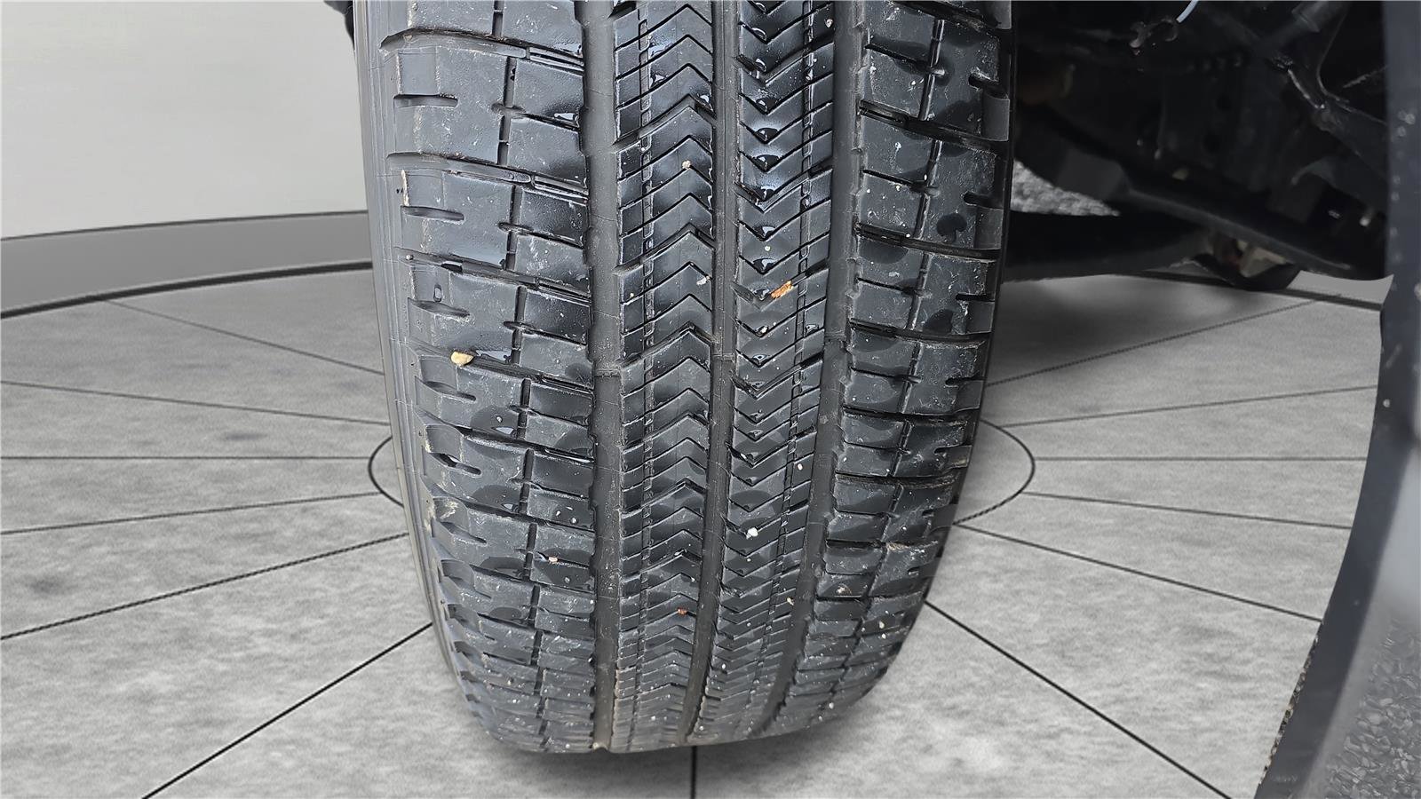 Used 2023 Ford F150 Lightning XLT image 12