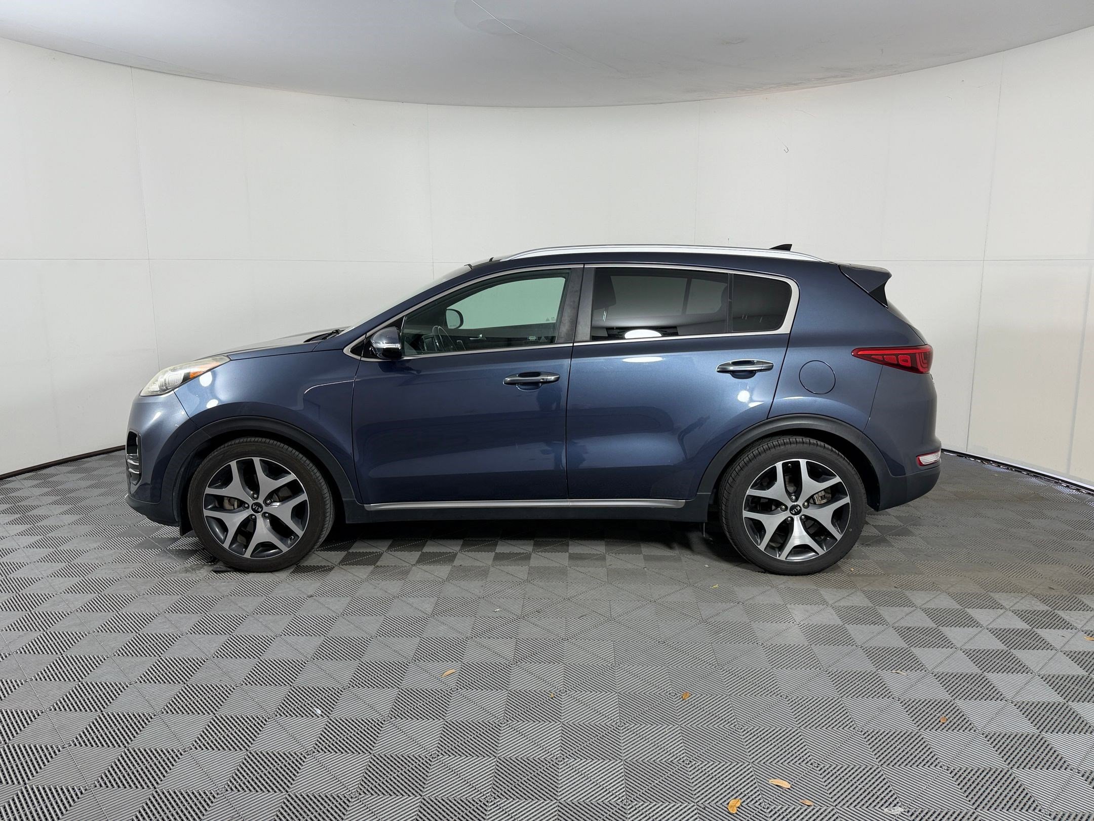 Used 2017 Kia Sportage SX FWD image 2