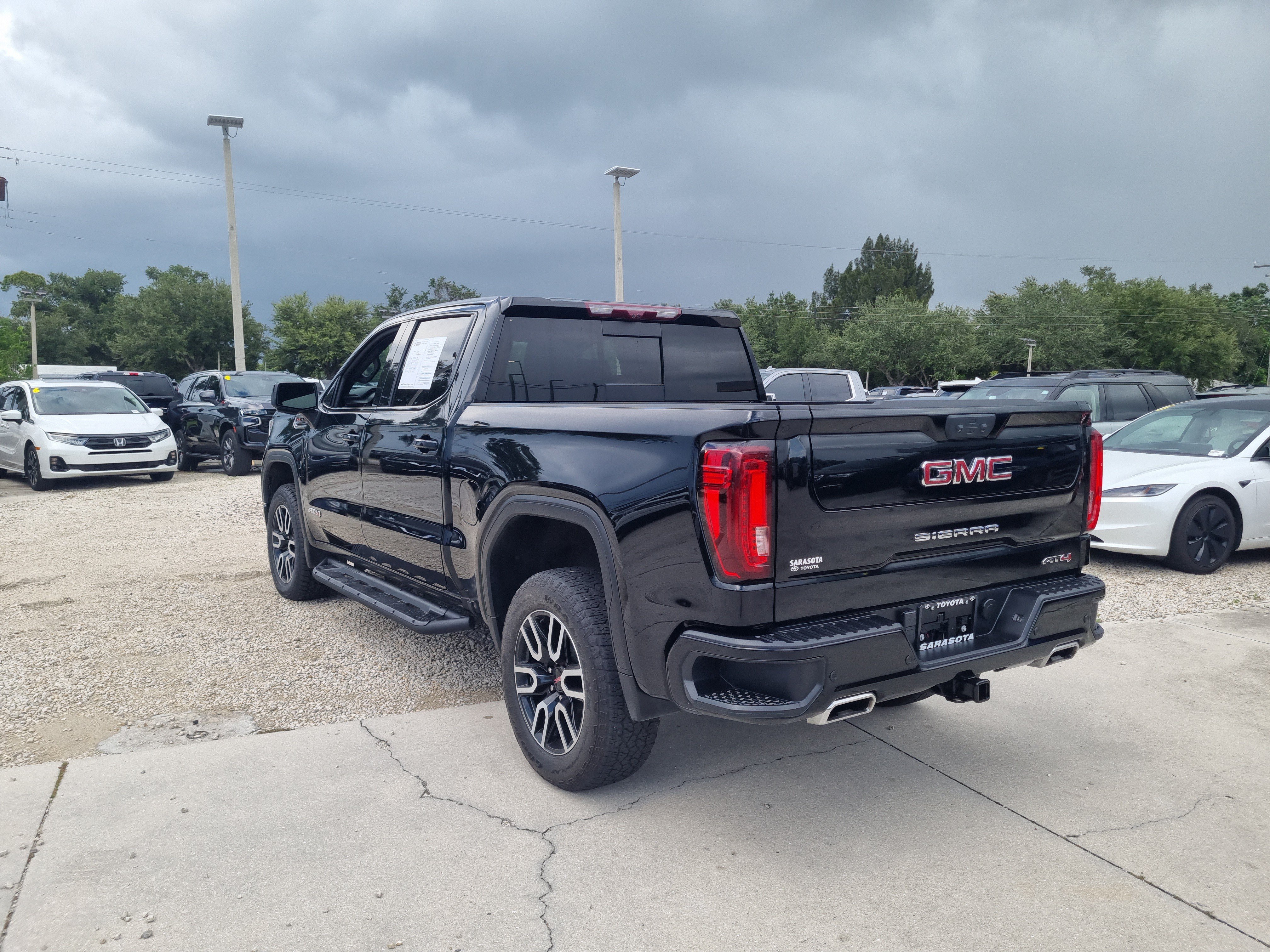 Used 2024 GMC Sierra 1500 AT4 w/ Technology Package AWD/4WD image 4