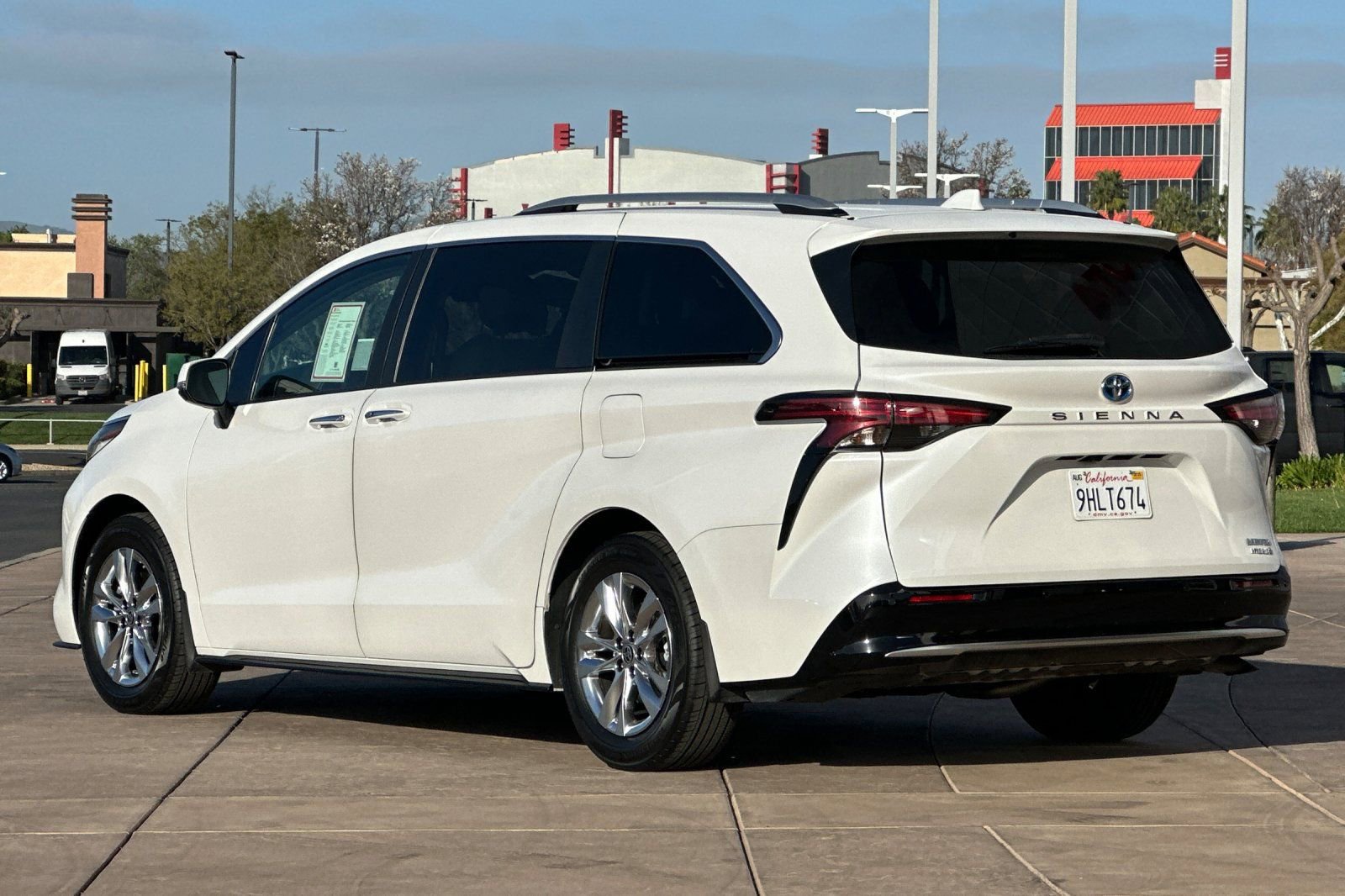 Certified 2023 Toyota Sienna Limited image 7