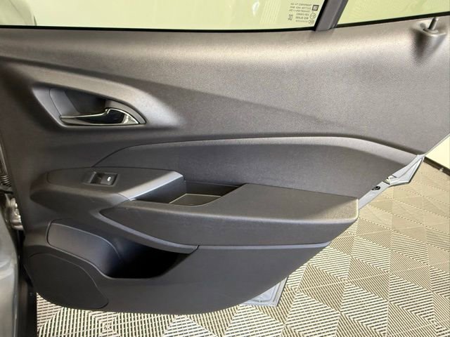 Used 2025 Chevrolet Trax LT w/ LT Convenience Package image 39