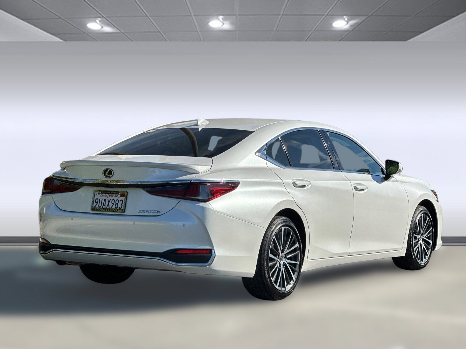 Certified 2025 Lexus ES 300h w/ Premium Package image 9