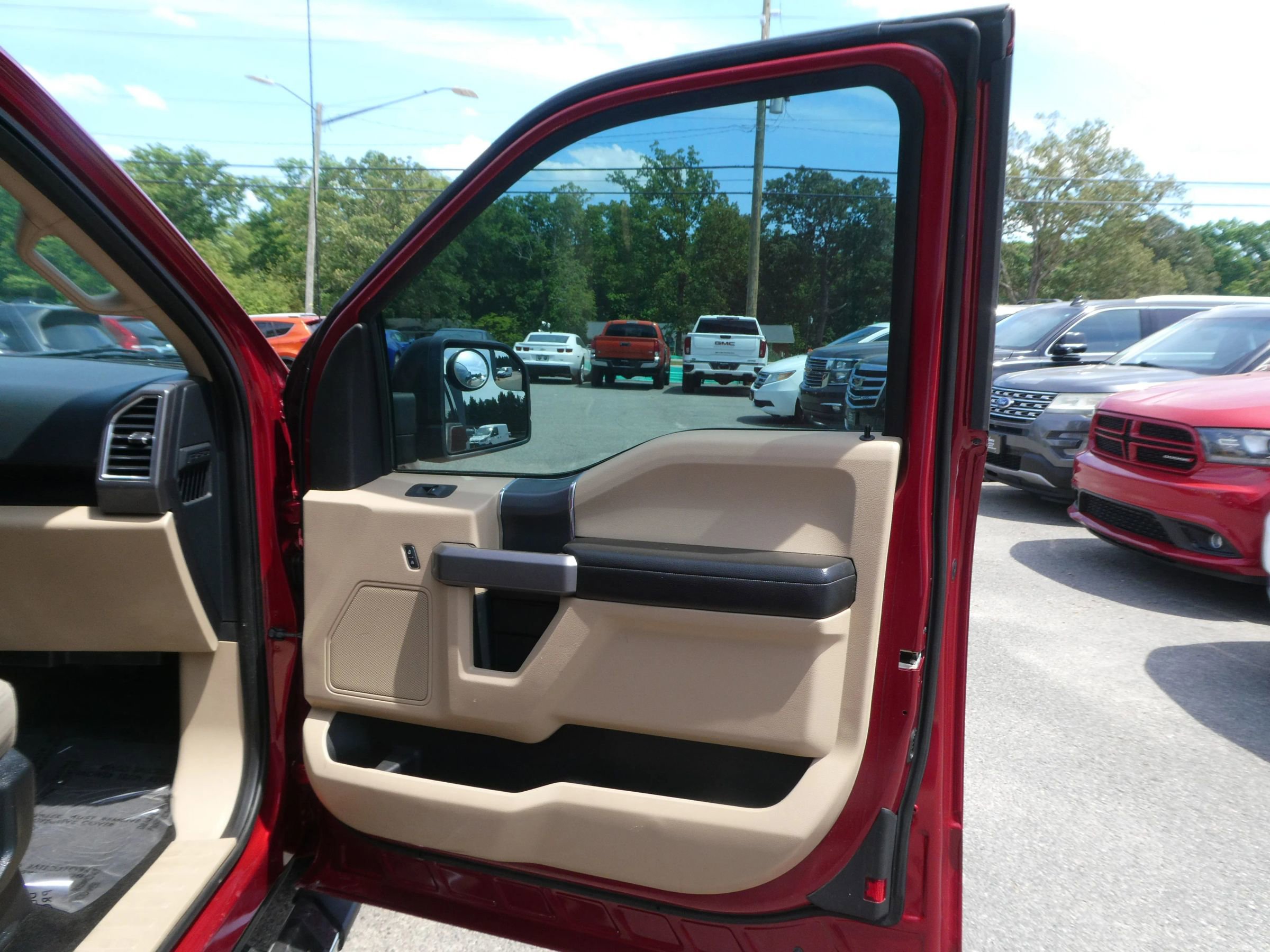 Used 2015 Ford F150 XLT w/ Equipment Group 302A Luxury RWD image 22