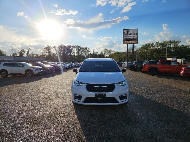 New 2026 Chrysler Pacifica Select image 3