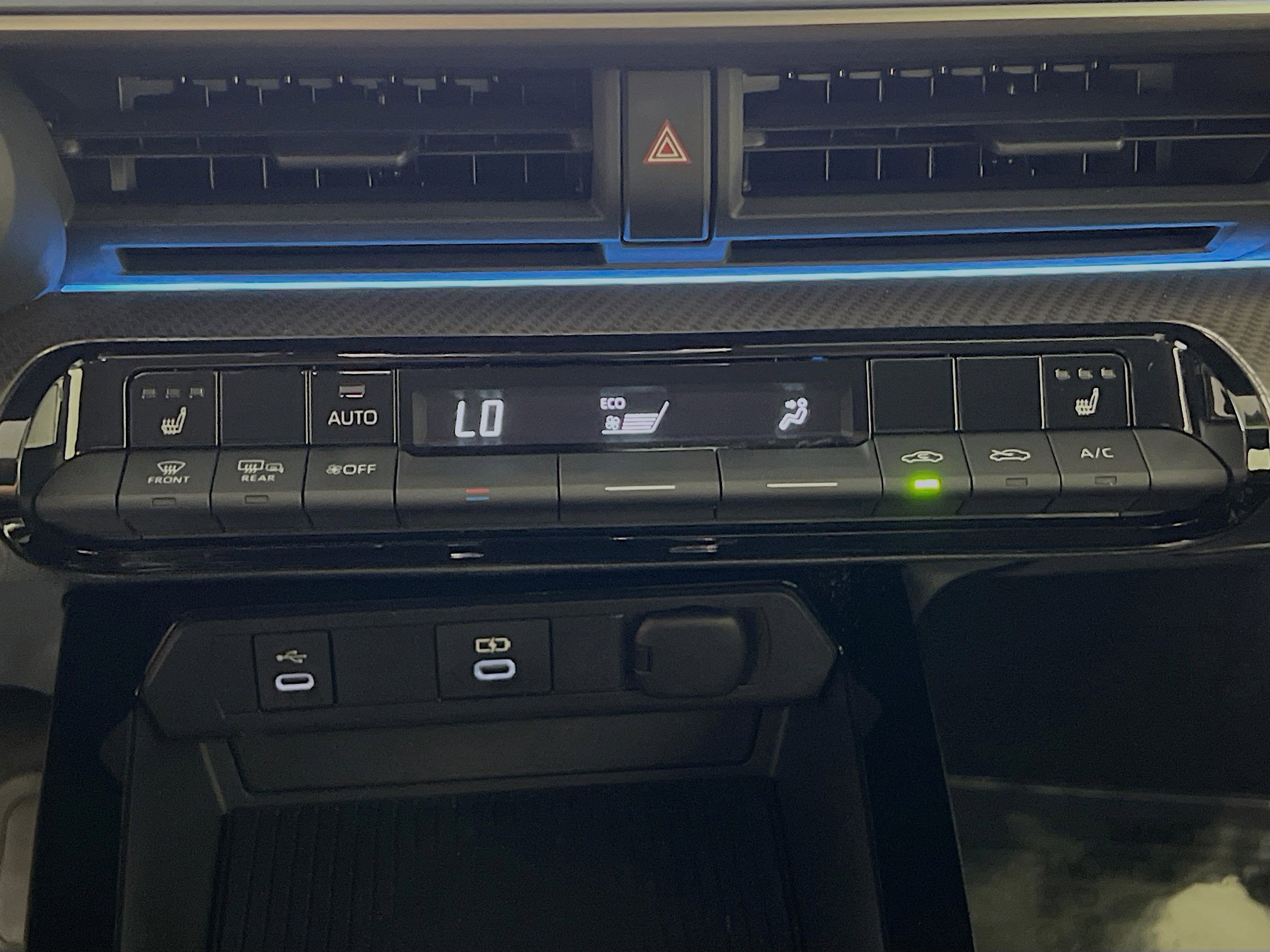 Used 2025 Toyota Prius XLE FWD image 26
