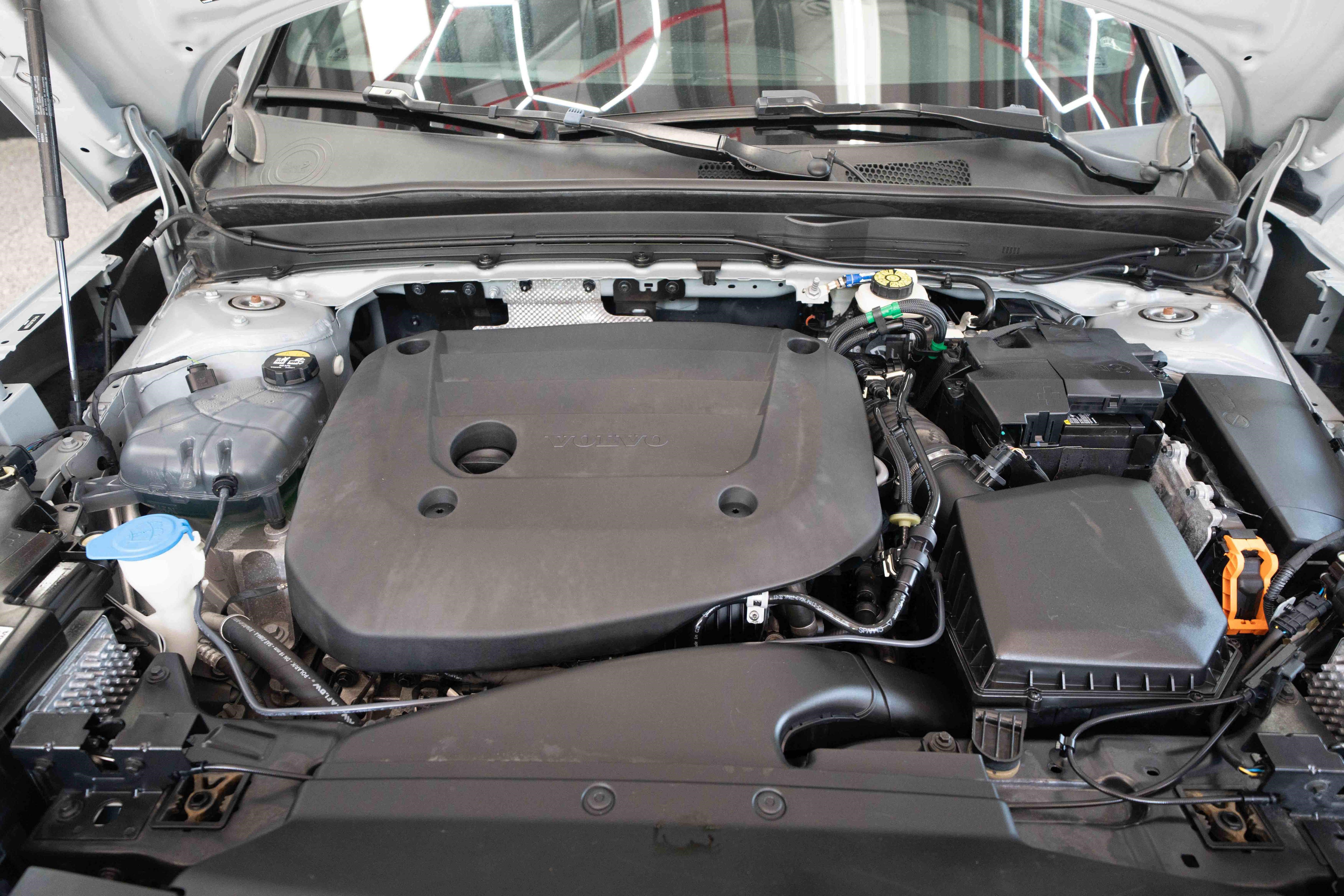Used 2024 Volvo XC40 B5 Plus w/ Protection Package Premier AWD/4WD image 32