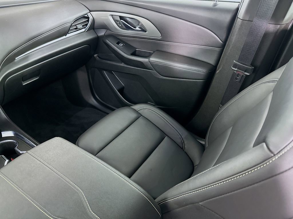 Used 2023 Chevrolet Traverse LT w/ LPO, Cargo Package image 31