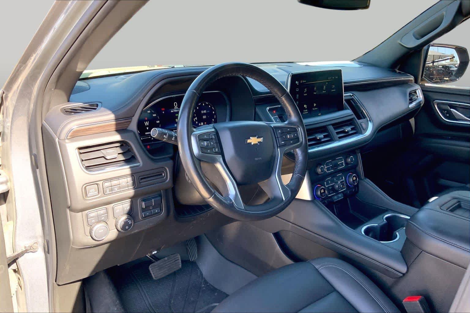 Used 2022 Chevrolet Suburban LT w/ LT Signature Package AWD/4WD image 17