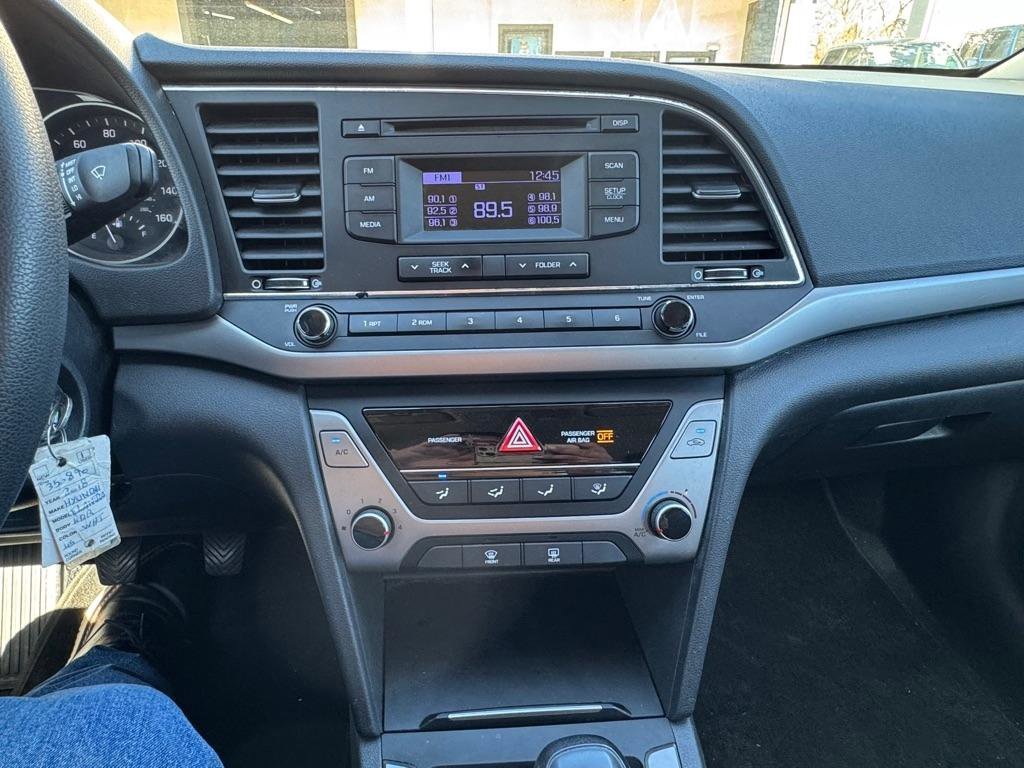 Used 2018 Hyundai Elantra SE image 19