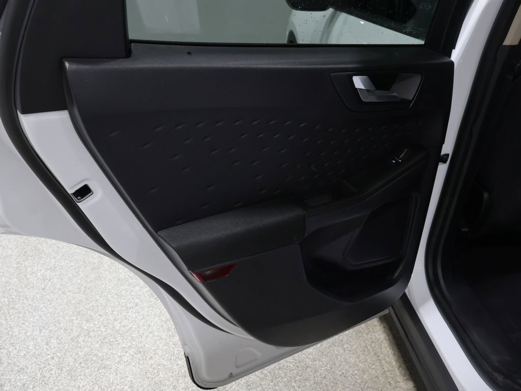 Used 2020 Ford Escape SE image 19