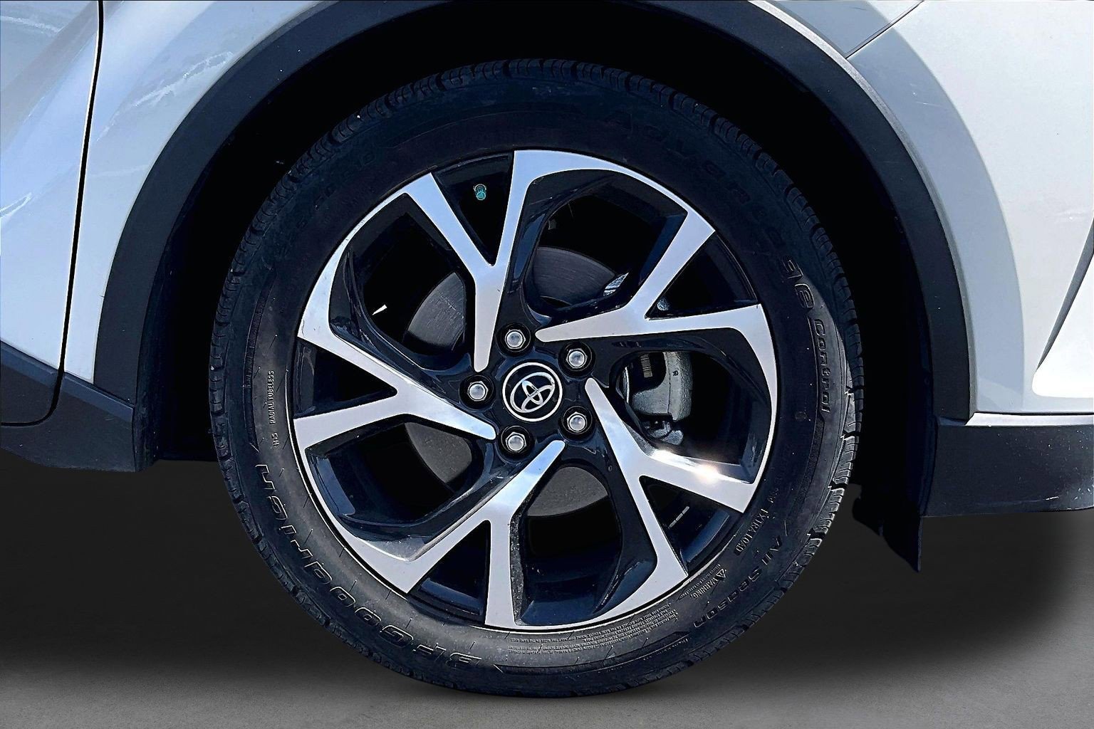 Used 2018 Toyota C-HR XLE FWD image 7