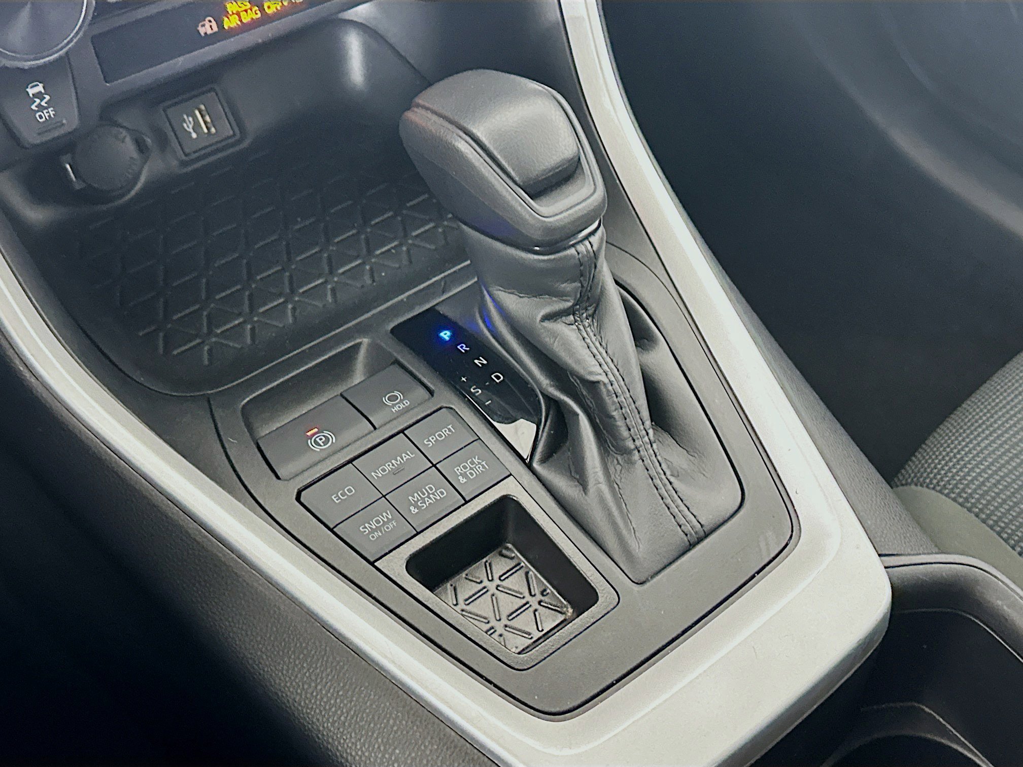 Used 2024 Toyota RAV4 LE image 23