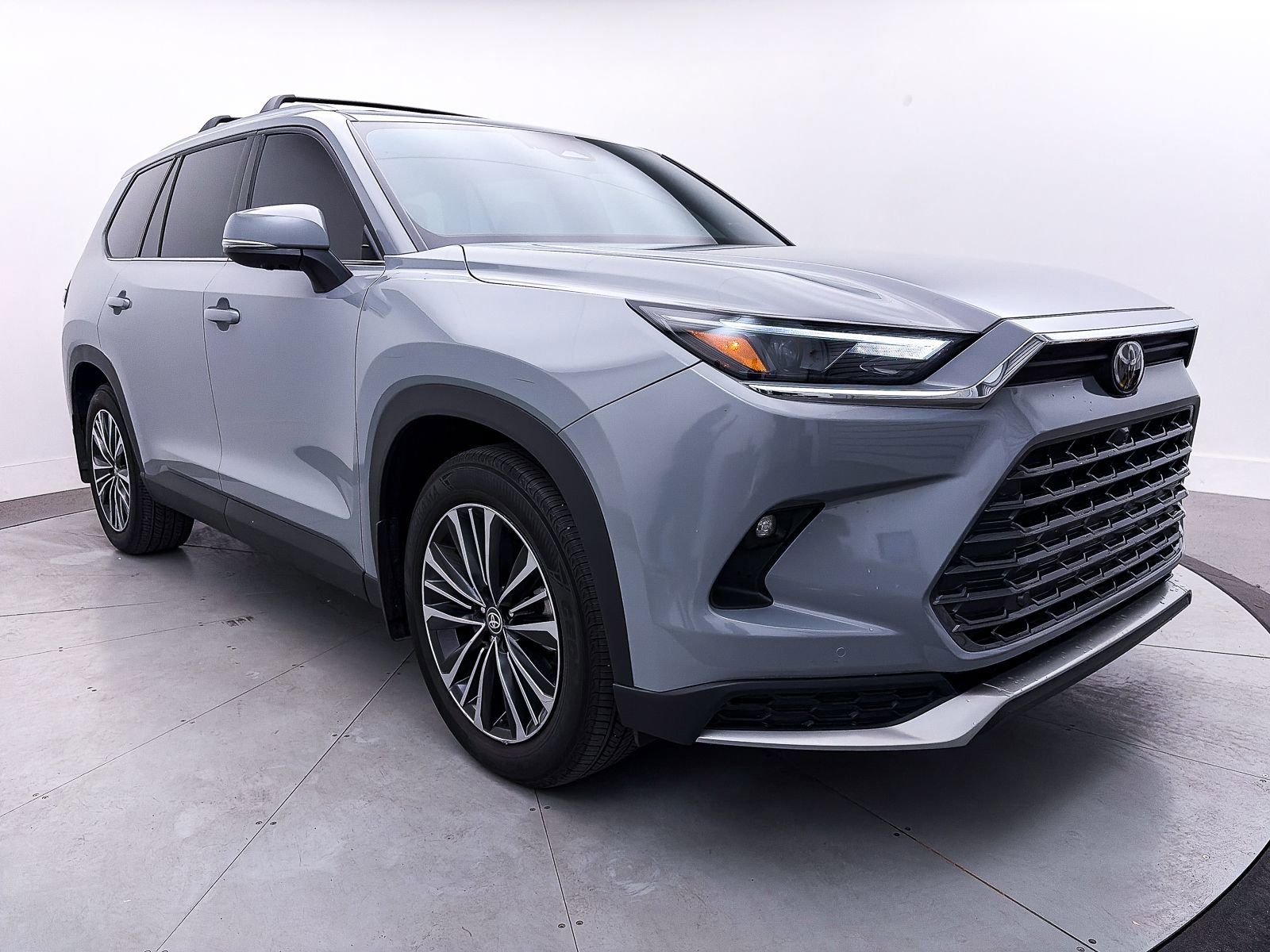 Used 2025 Toyota Grand Highlander AWD Hybrid image 12