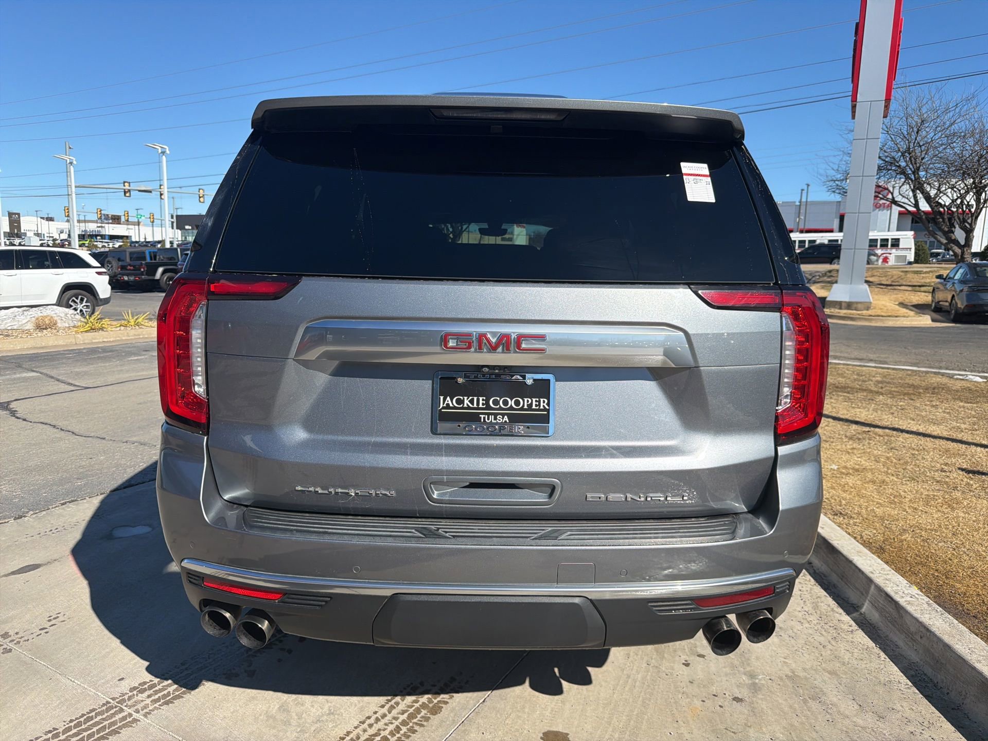 Used 2021 GMC Yukon XL Denali w/ Denali Premium Package image 5