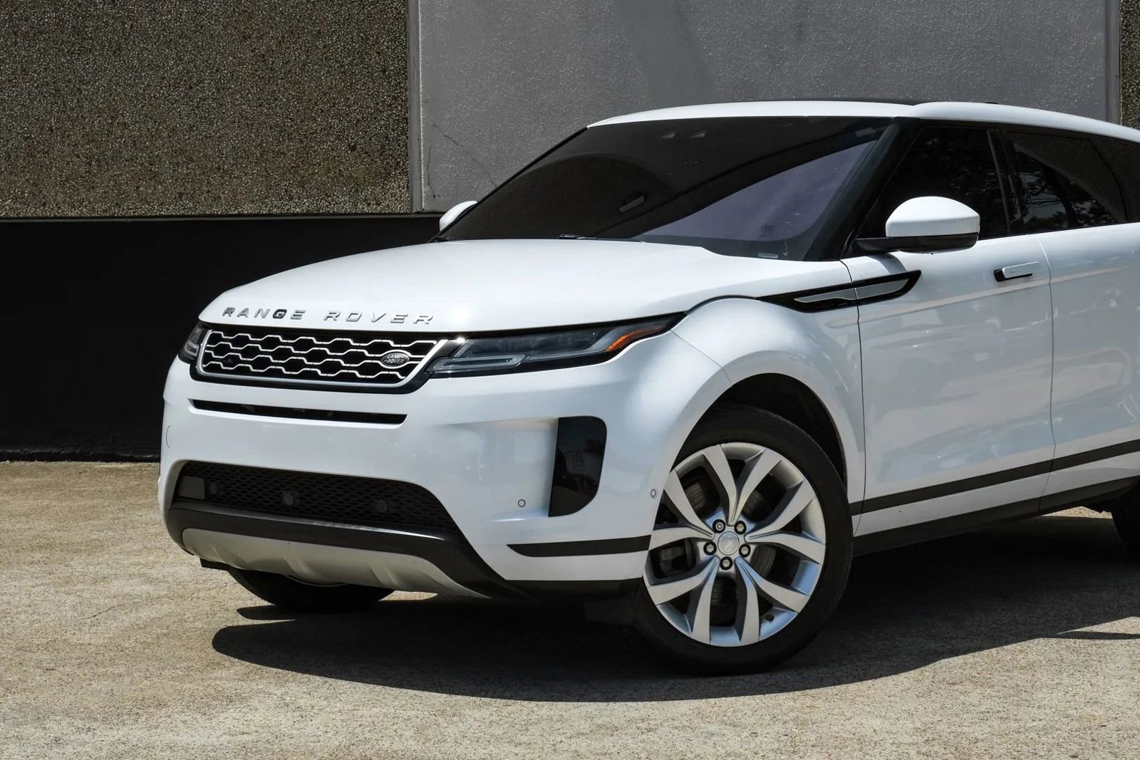 Used 2020 Land Rover Range Rover Evoque SE AWD/4WD image 5