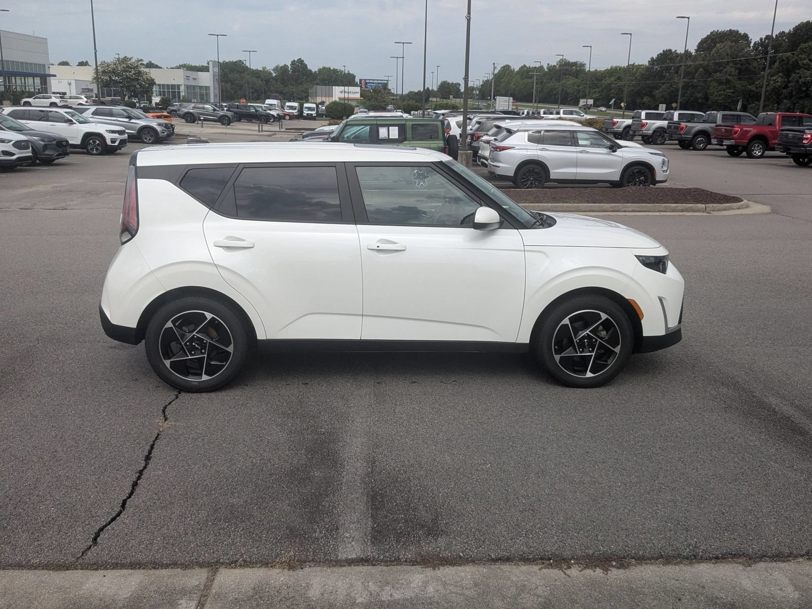 Used 2025 Kia Soul EX FWD image 2