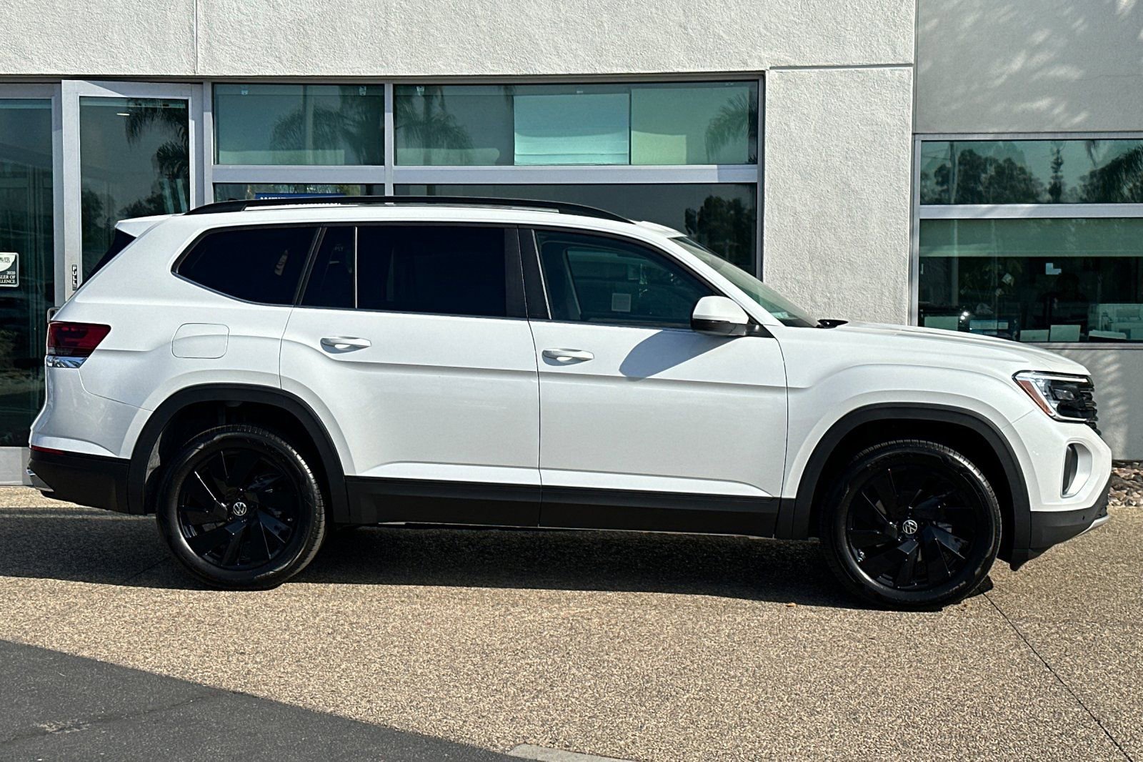 New 2026 Volkswagen Atlas SE image 3