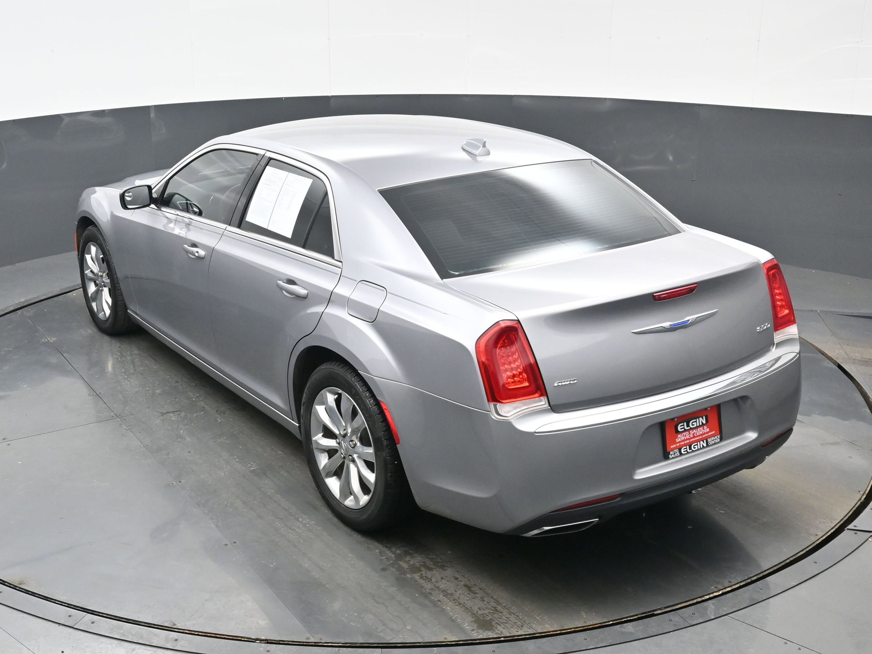 Used 2018 Chrysler 300 Touring image 35