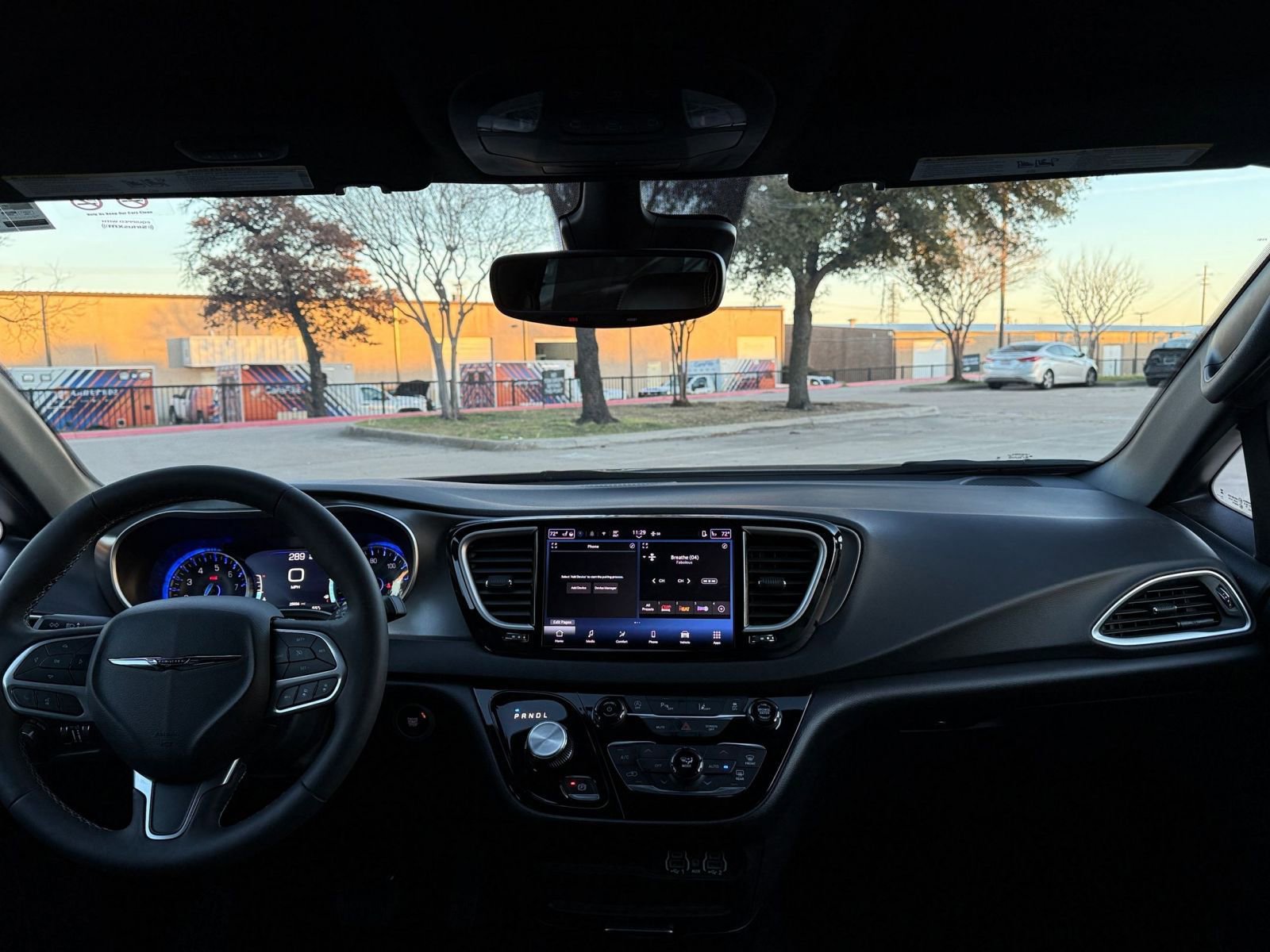 Used 2025 Chrysler Pacifica Select image 35