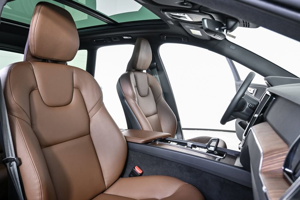 Certified 2023 Volvo XC60 B5 Plus w/ Climate Package image 24