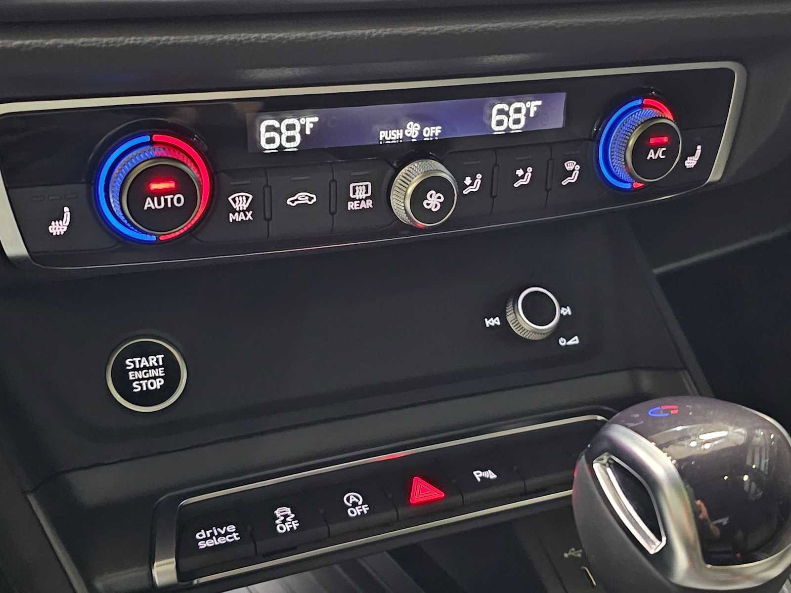 Used 2025 Audi Q3 2.0T Premium w/ Convenience Package image 31