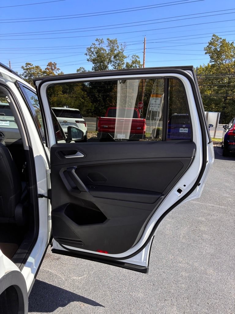 Used 2019 Volkswagen Tiguan SE AWD/4WD image 25