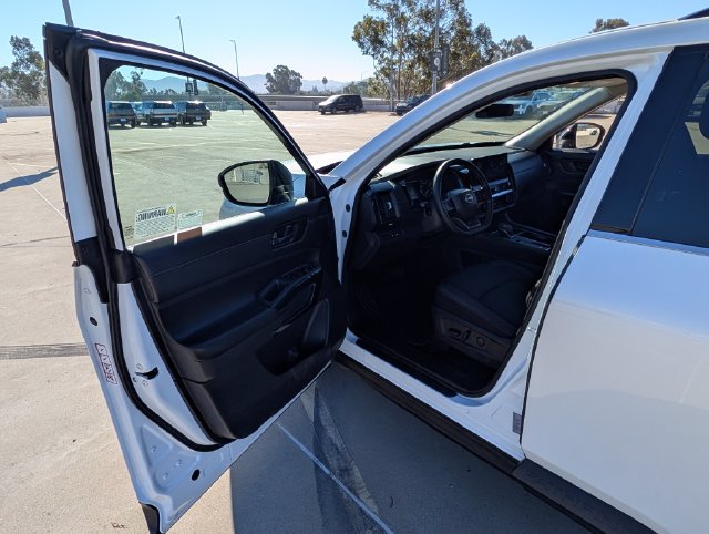 Used 2026 Nissan Pathfinder SV FWD image 35