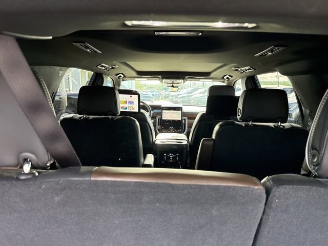 Used 2025 GMC Yukon Denali Ultimate AWD/4WD image 13