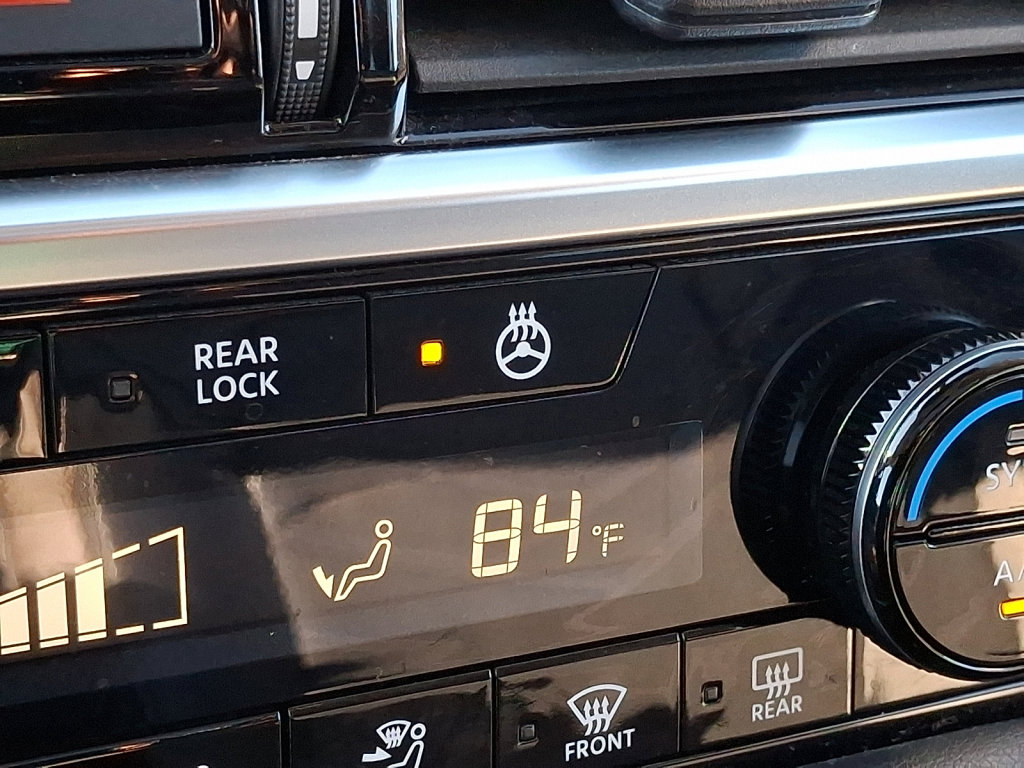 Used 2023 Nissan Pathfinder Platinum image 31