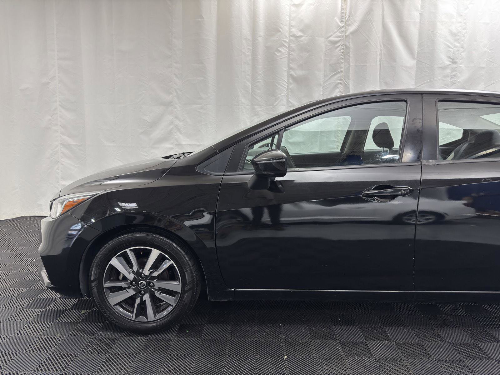 Used 2021 Nissan Versa SV FWD image 4