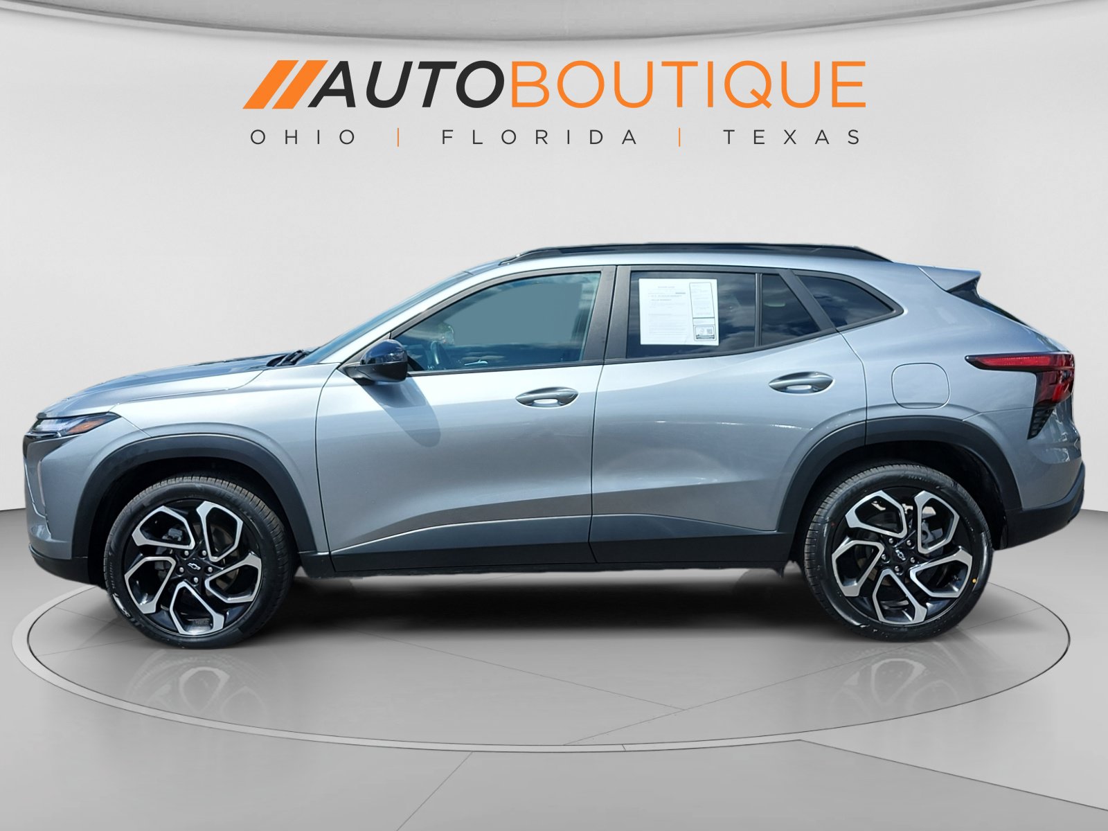 Used 2024 Chevrolet Trax RS w/ Sunroof Package FWD image 2