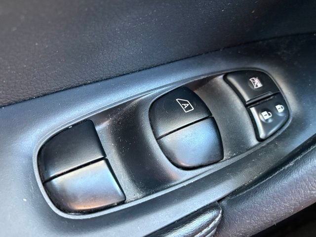Used 2019 Nissan Rogue SV w/ Premium Package AWD/4WD image 14