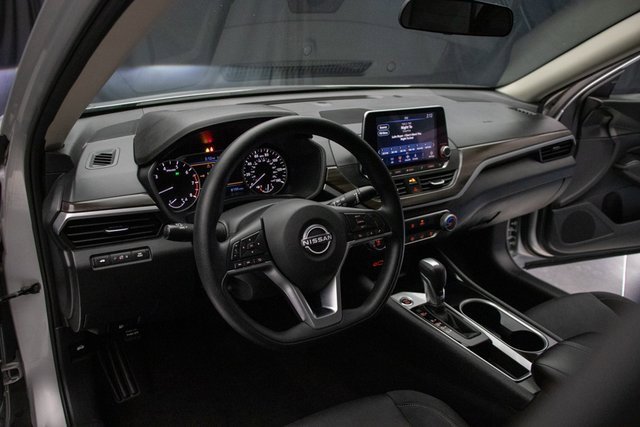 Used 2024 Nissan Altima 2.5 SV image 25