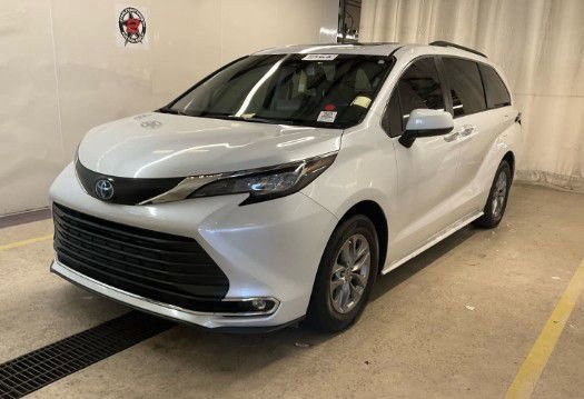 Used 2022 Toyota Sienna XLE