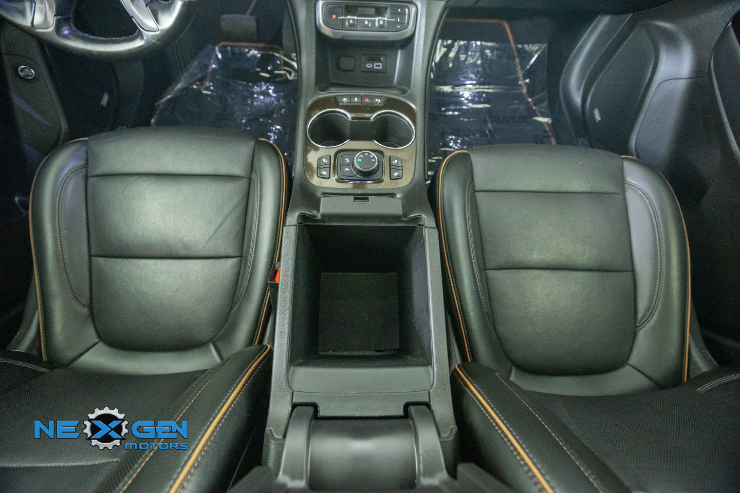 Used 2021 GMC Acadia AT4 w/ Trailering Package AWD/4WD image 4
